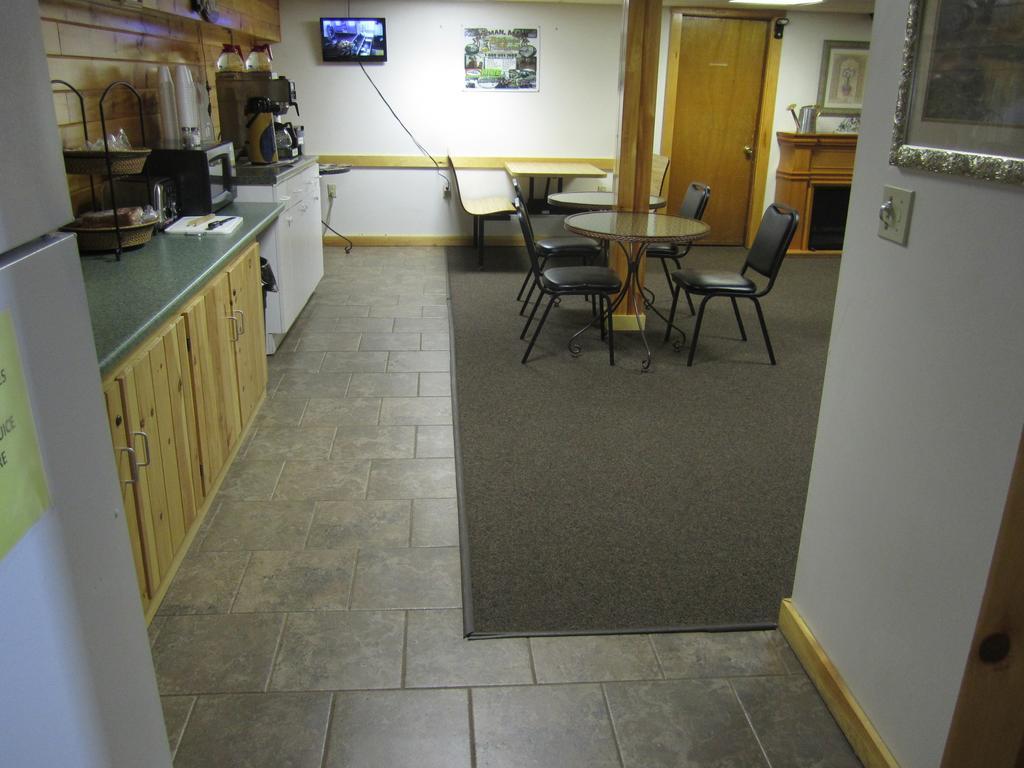 Bishops Country Inn Motel Jackman Eksteriør billede